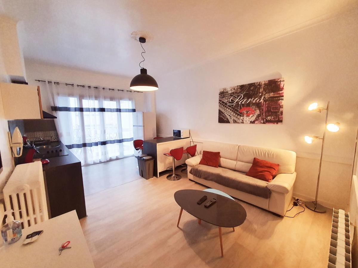 Grand T3 Avec Terrasse Centre Ville Bellac بيلاك المظهر الخارجي الصورة